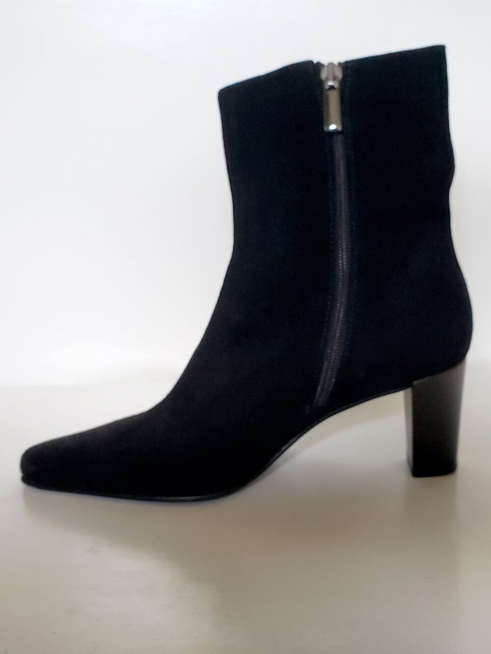 Aquatalia Black Suede, Ankel Boots, Made in Italy – New Size 5